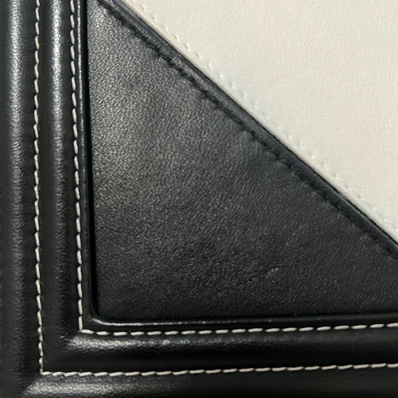 Medium Boy Chanel Bag Bi-Color Smooth Bag - Picture 11 of 16